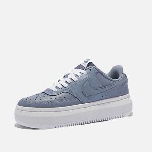 Women’s Nike shoes